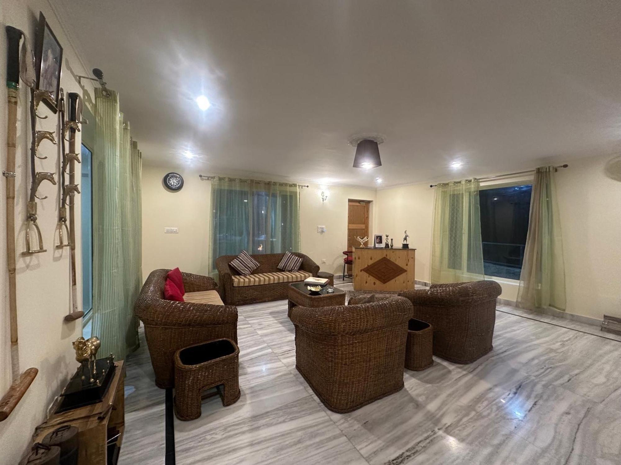Highfield Villa Kanatal Ngoại thất bức ảnh