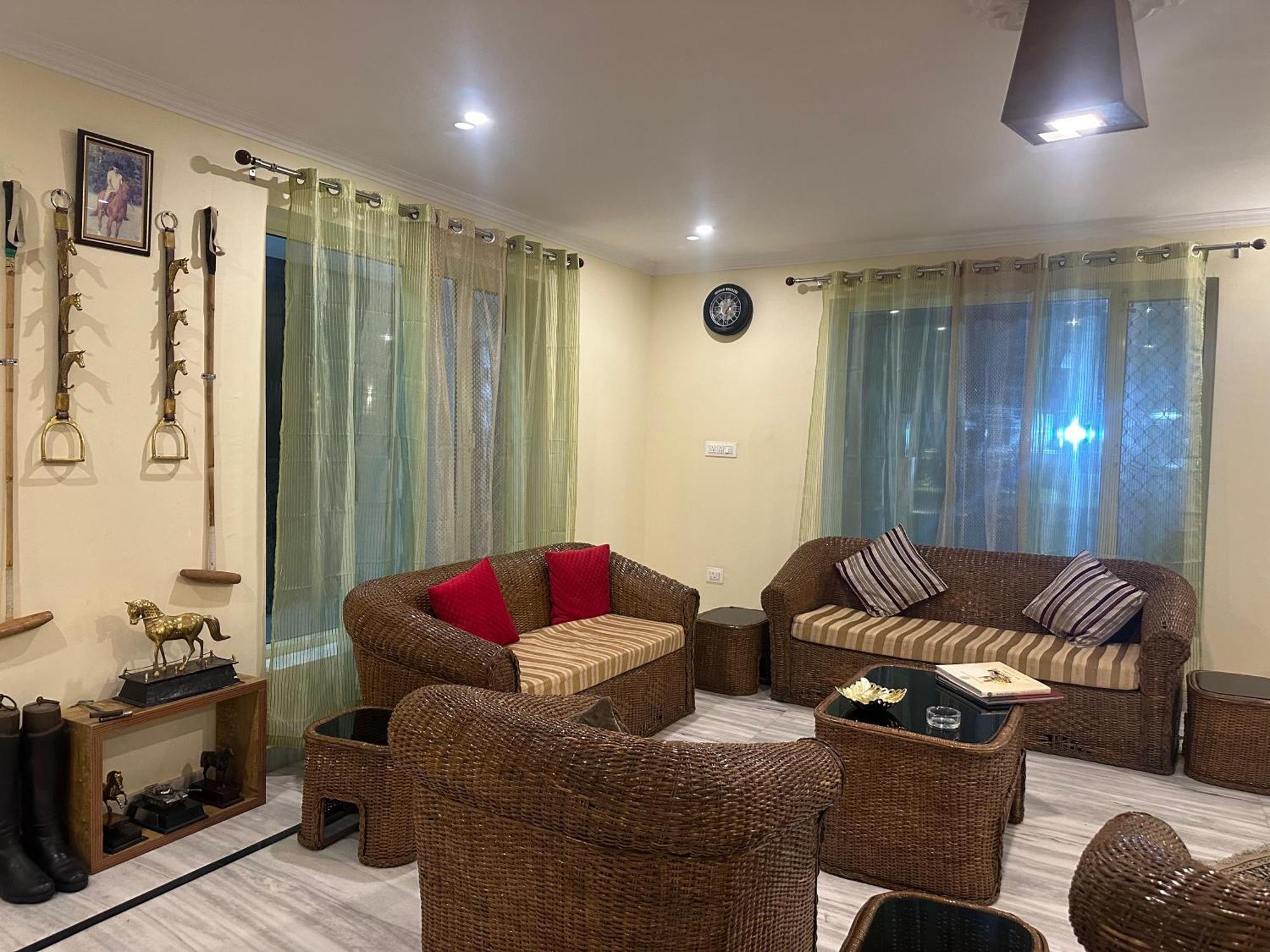 Highfield Villa Kanatal Ngoại thất bức ảnh