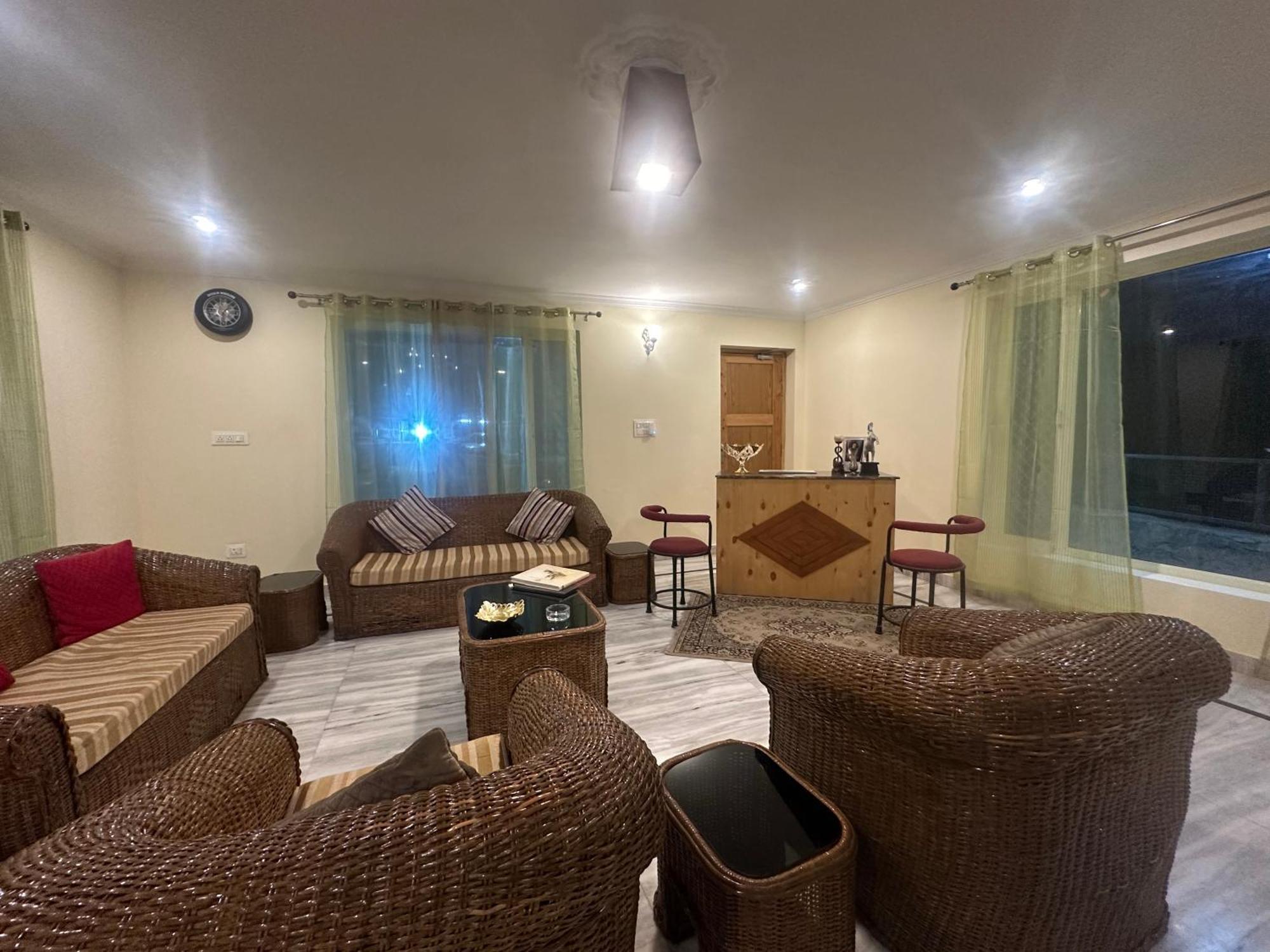 Highfield Villa Kanatal Ngoại thất bức ảnh