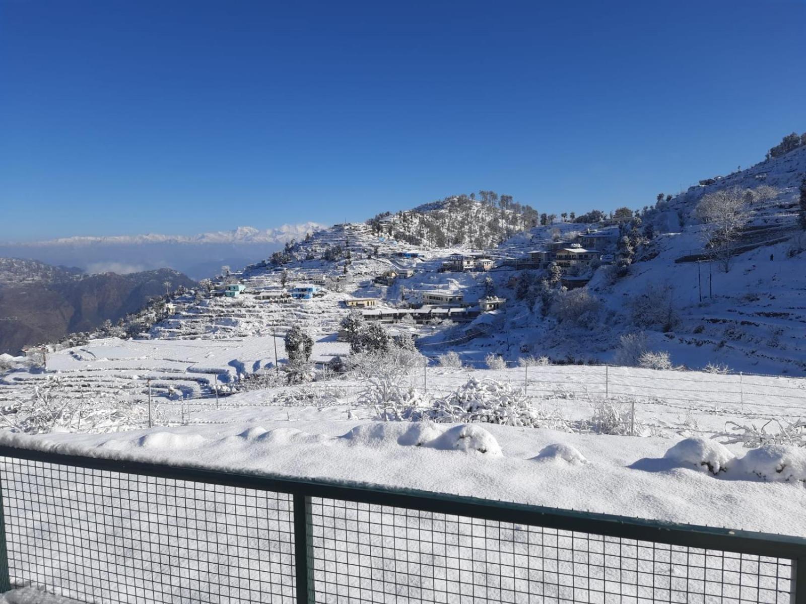 Highfield Villa Kanatal Ngoại thất bức ảnh